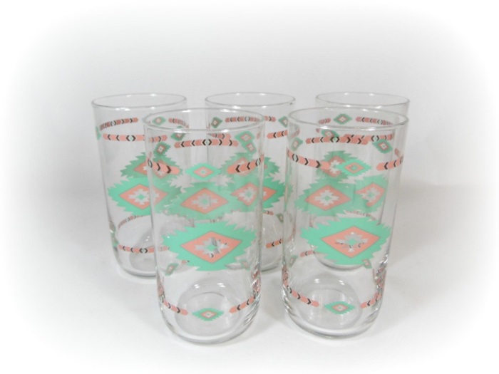 '80s drinking glasses from Etsy shop A2ndlife Vintage