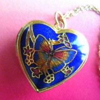 An '80s cloisonne locket