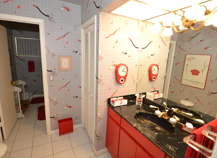 '80s bathroom with geometric wallpaper