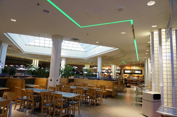 Zigzag lighting at the Food court