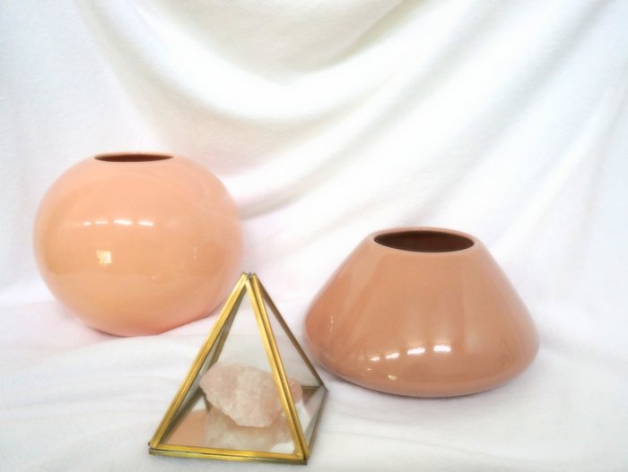 '80s ceramics and rose quartz