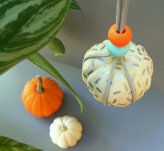 DIY hanging pumpkin with Memphis style-001