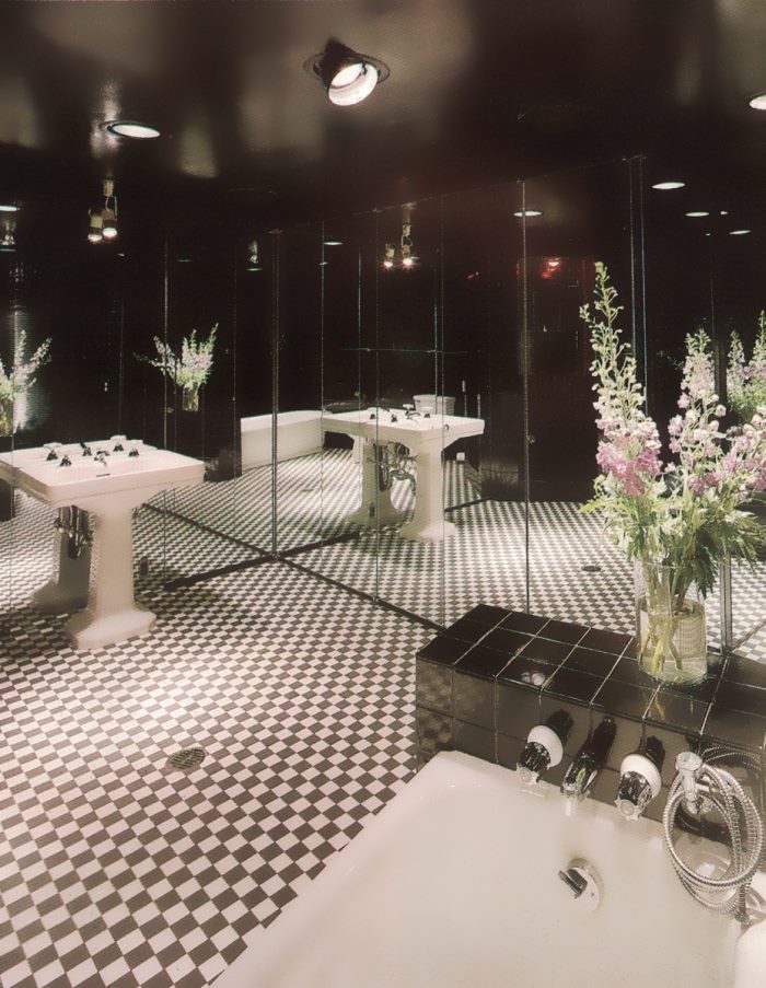 '80s bathroom with a checkered floor