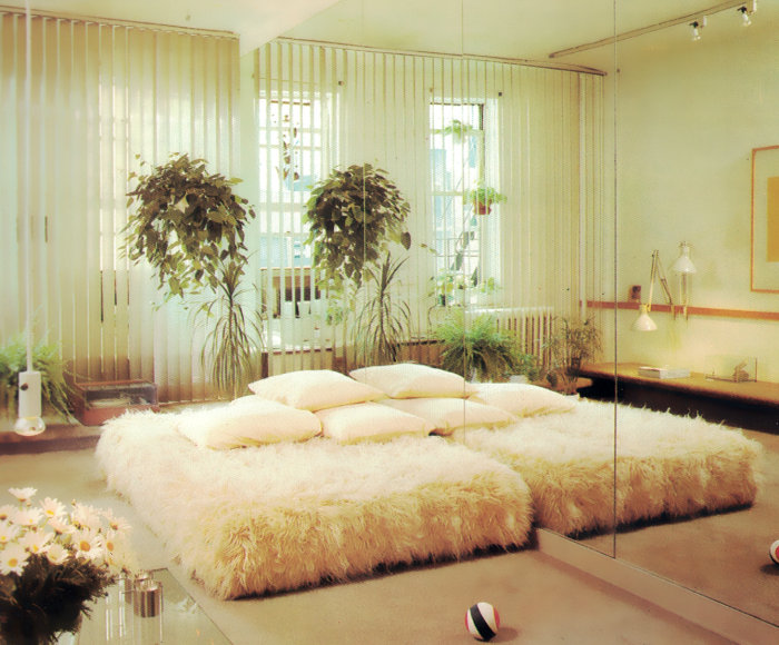 1980s bedroom with shaggy bedding