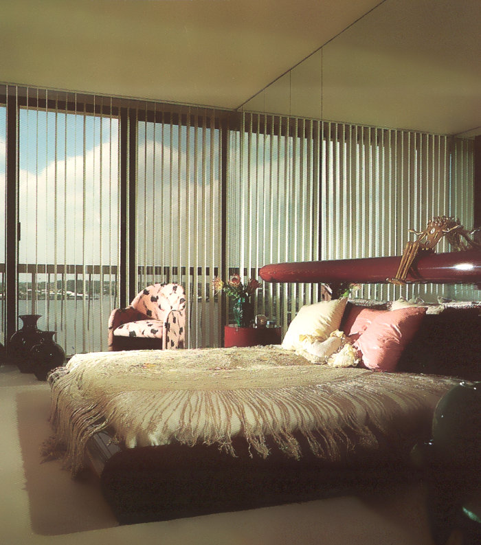 Luxury '80s bedroom
