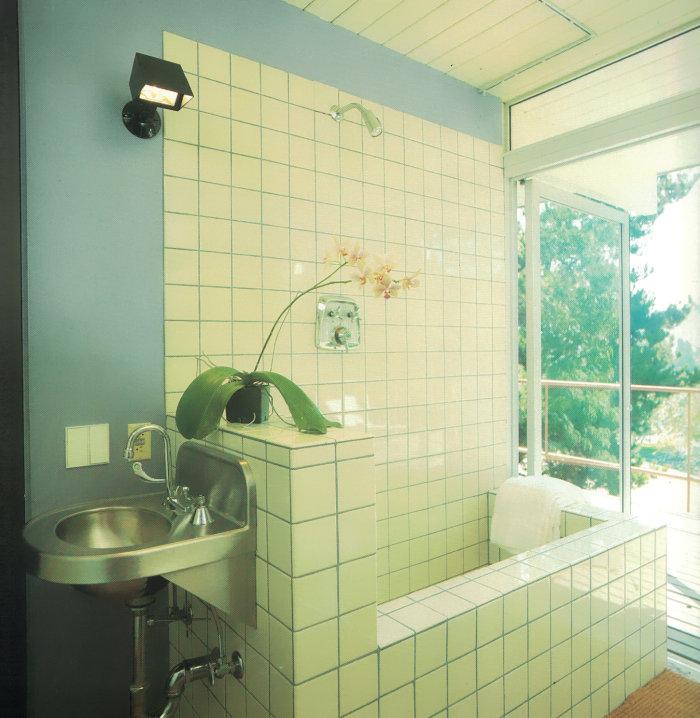 '80s bathroom with white tile