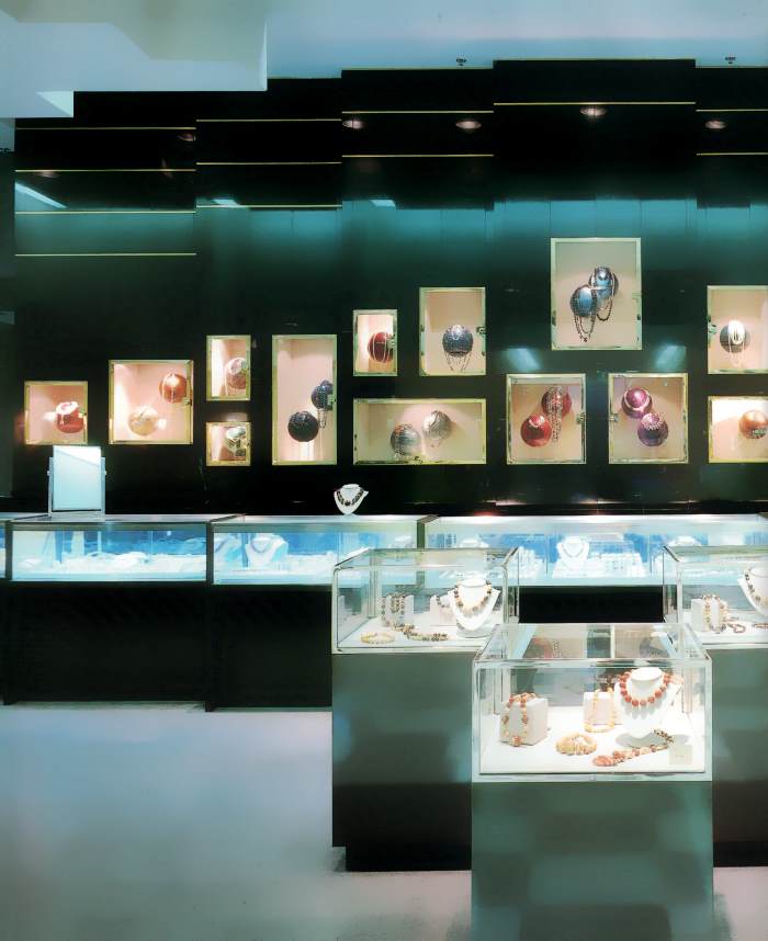'80s jewelry display