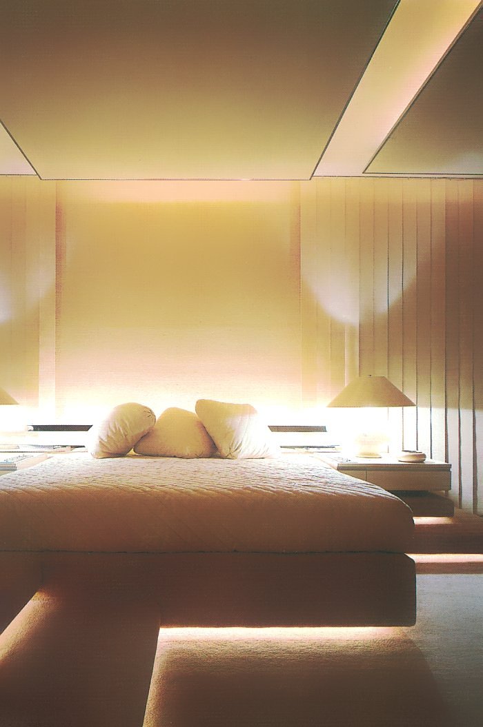 '80s bedroom with strategic lighting