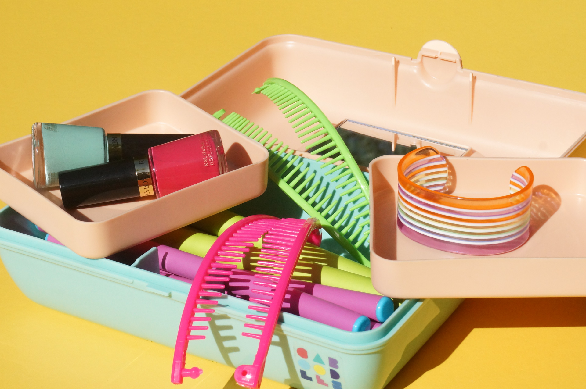7 Ways To Use Your Caboodle As An Adult, Because The '90s Will Never Die