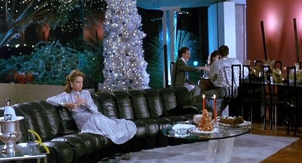 An '80s Modern Living Room at Christmas: Mid-Week Match-Up