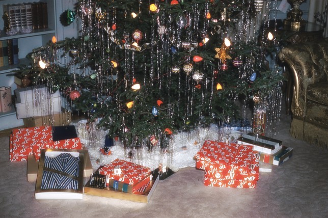 Bring back the 80s with 80s christmas decorations - Get inspired here